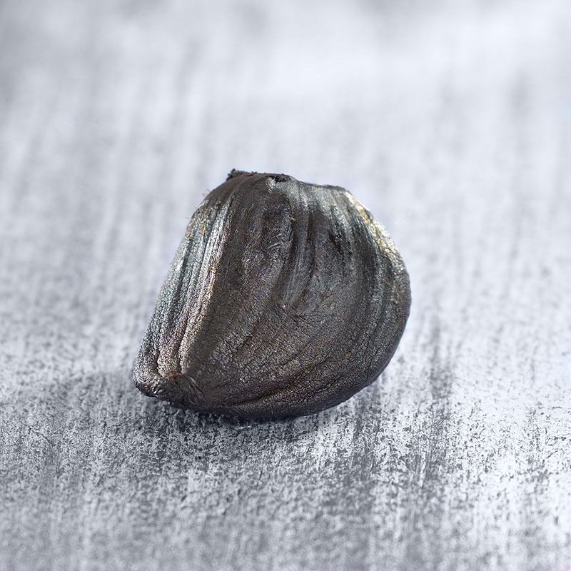 Schwarzer Knoblauch aus Aomori oder Mié