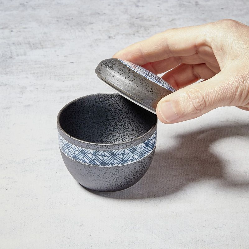 Chawan-mushi bowl, black crystal pattern