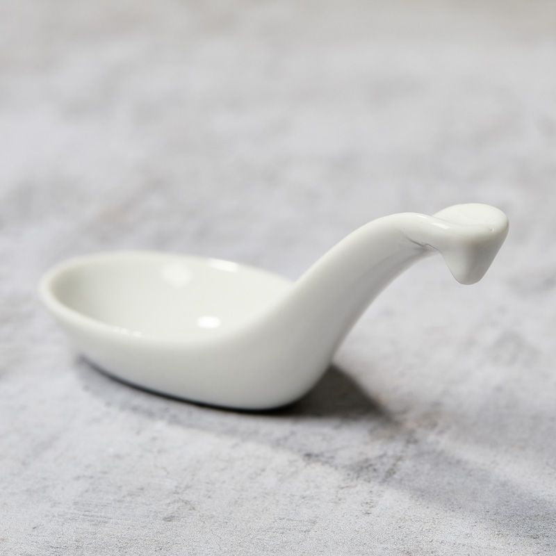 Professional porcelain "Renge" spoon for ramen or udon