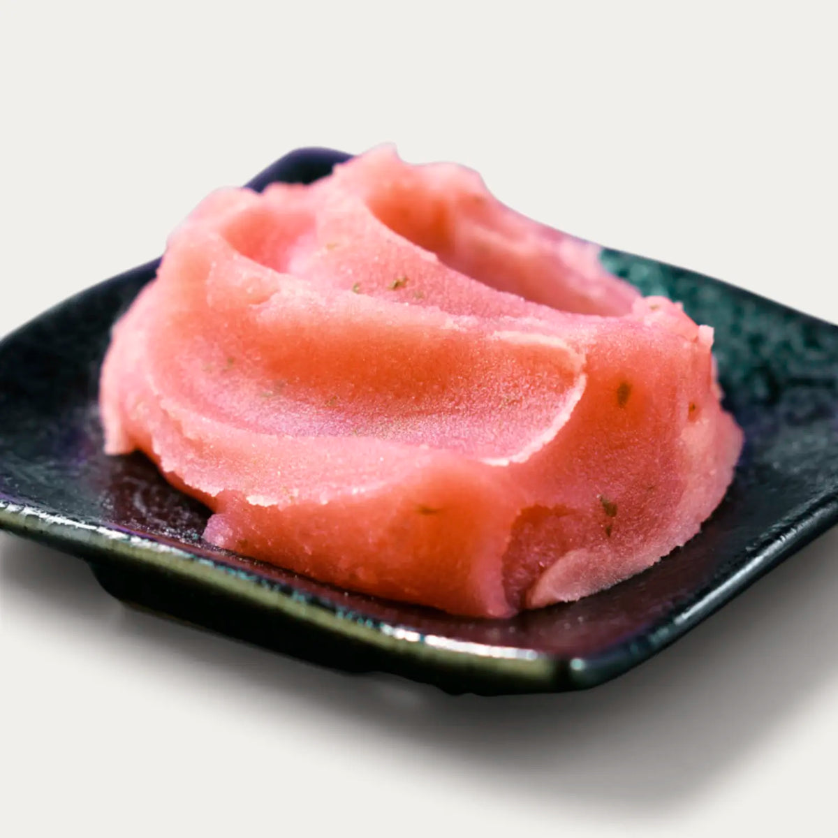 Valkoisen pavun anko-tahna kirsikoitten lehdellä Sakura