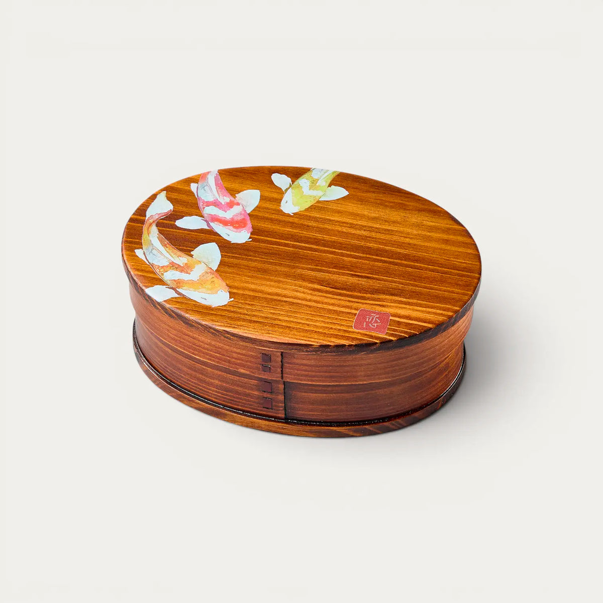 Bento-Box aus lackiertem Zedernholz mit Koi-Motiv, 700 ml, 180 × 135 × 68 mm