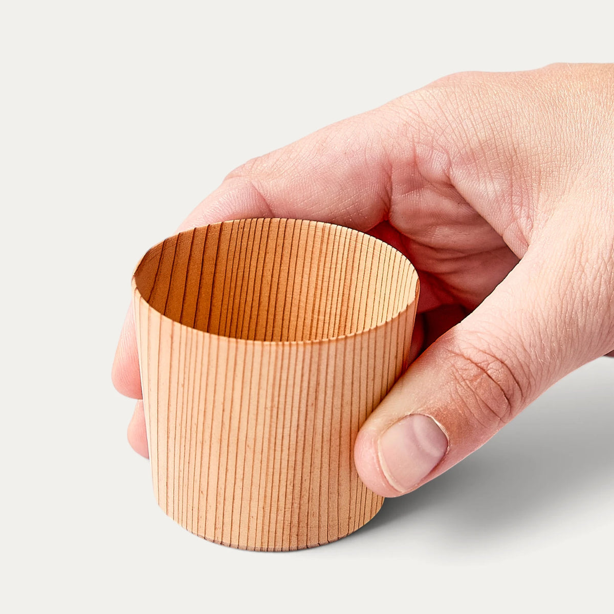 Copa de sake de madera de cedro de Yoshino