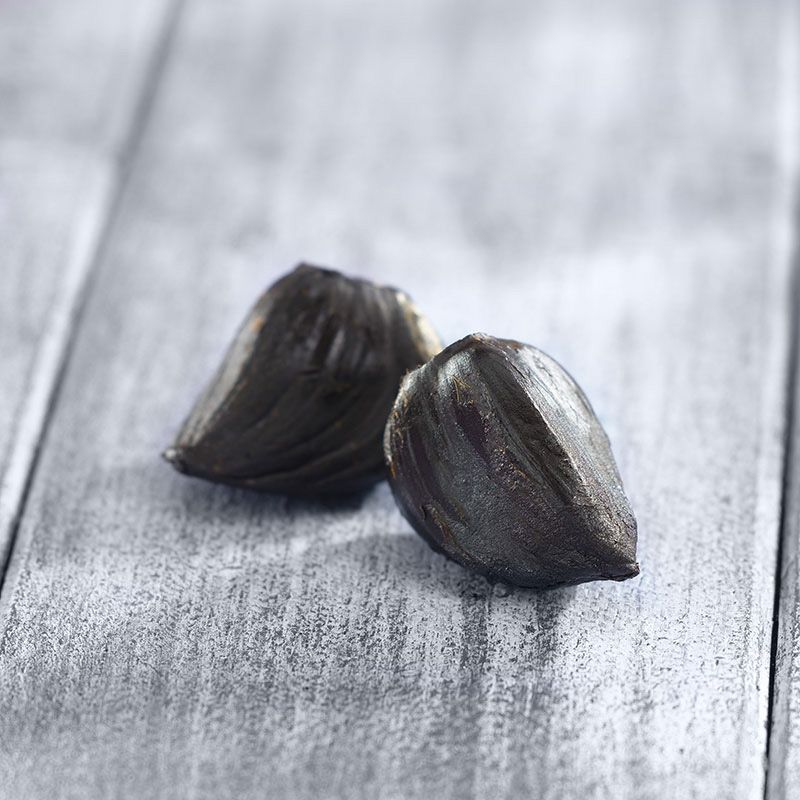 Schwarzer Knoblauch aus Aomori oder Mié