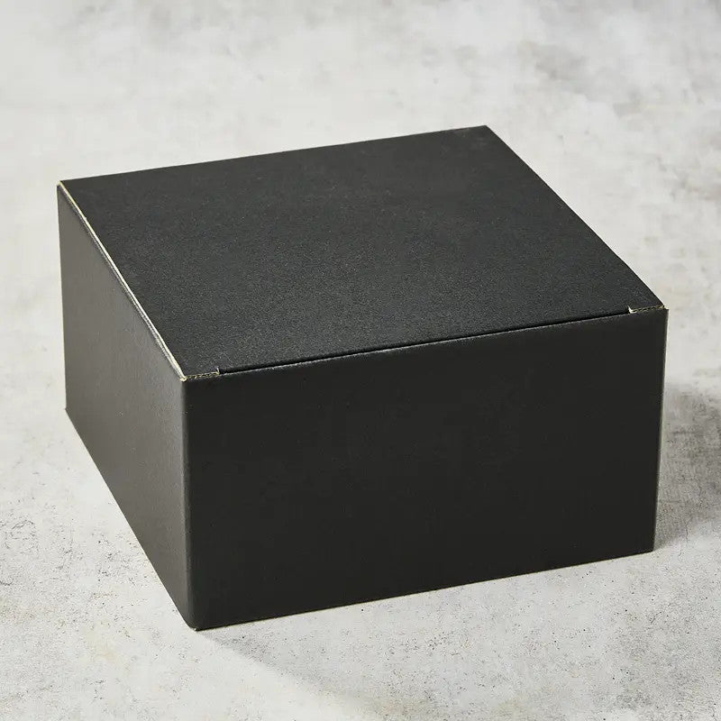 Individuelles Sake-Service Katakuchi 3-teilig, schwarz-silbernes Design