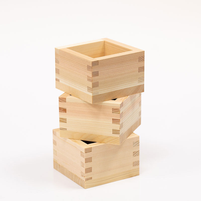 Recipiente de sake Masu 1go en madera de Hinoki