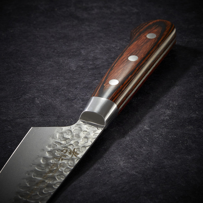 Kengata Santoku knife, 33-layer hammered Damascus blade 160 mm