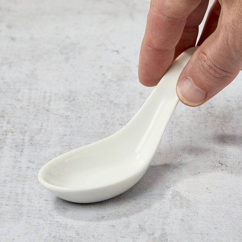 Professional porcelain "Renge" spoon for ramen or udon