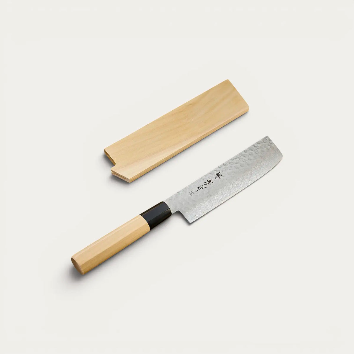 Coltello Nakiri per verdure lama damascata 45 strati martellata 160 mm
