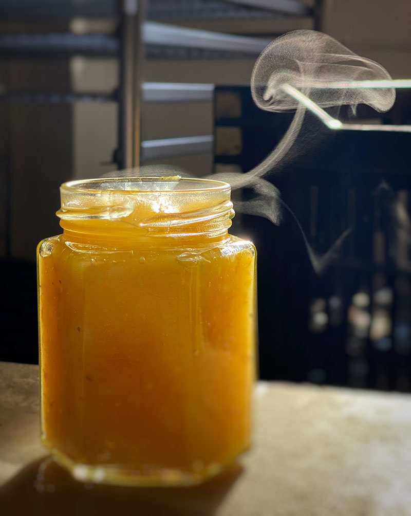 Handwerklich hergestelltes Yuzu-Püree aus Kōchi