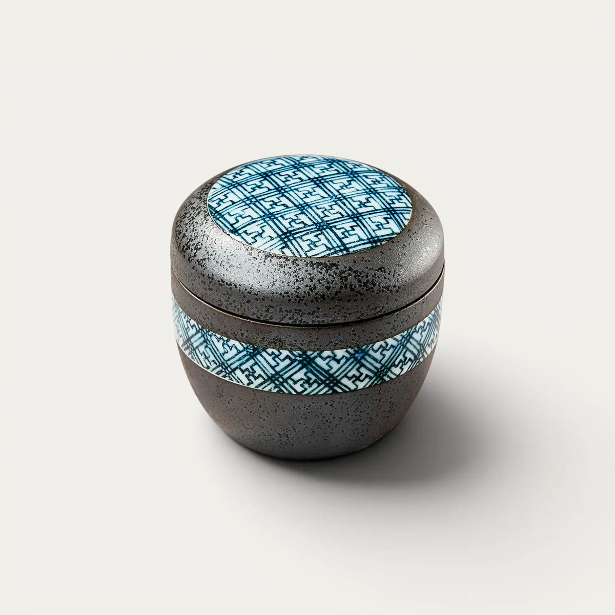 Kom voor chawan-mushi, motief black crystal