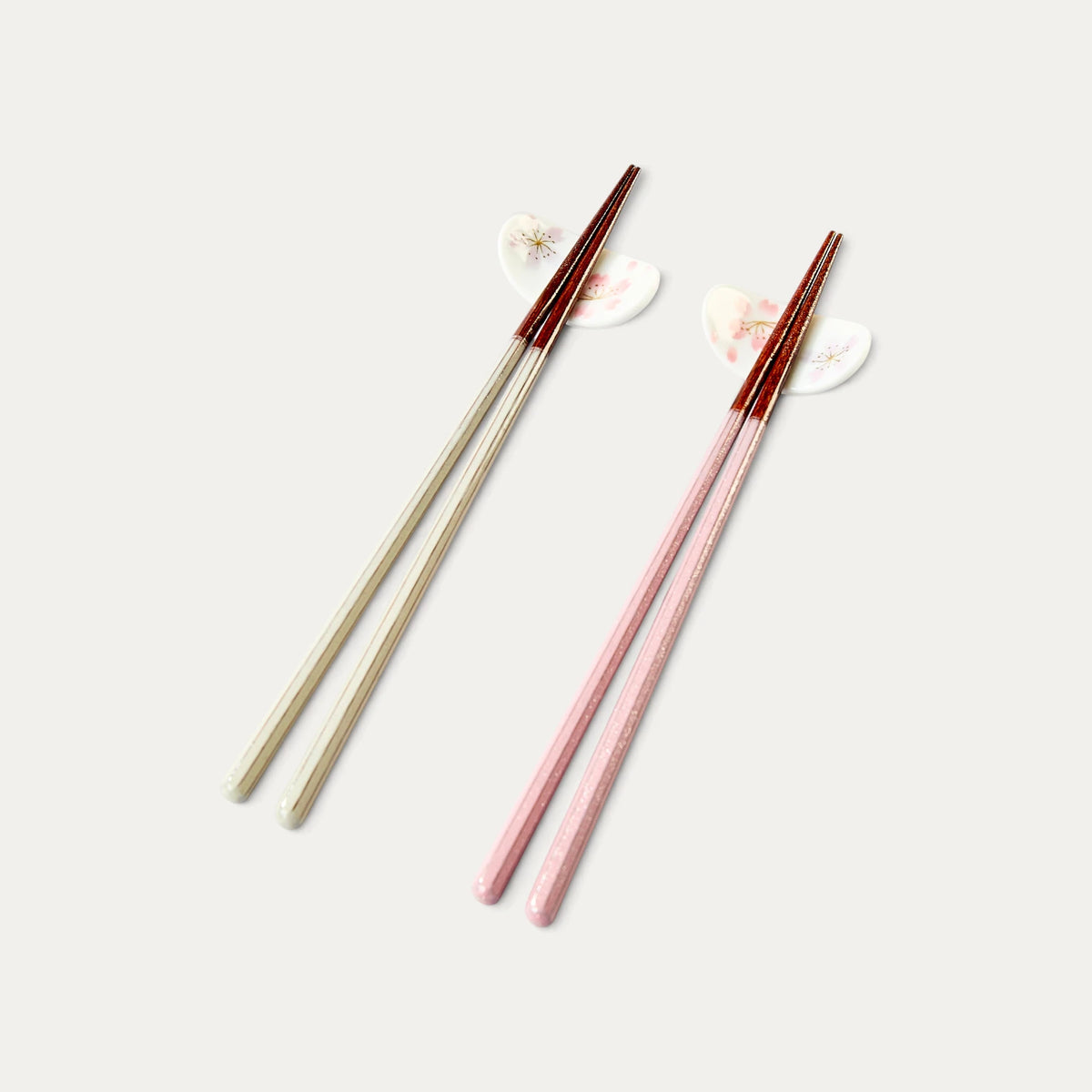 Set 2 paires de baguettes et 2 repose-baguettes