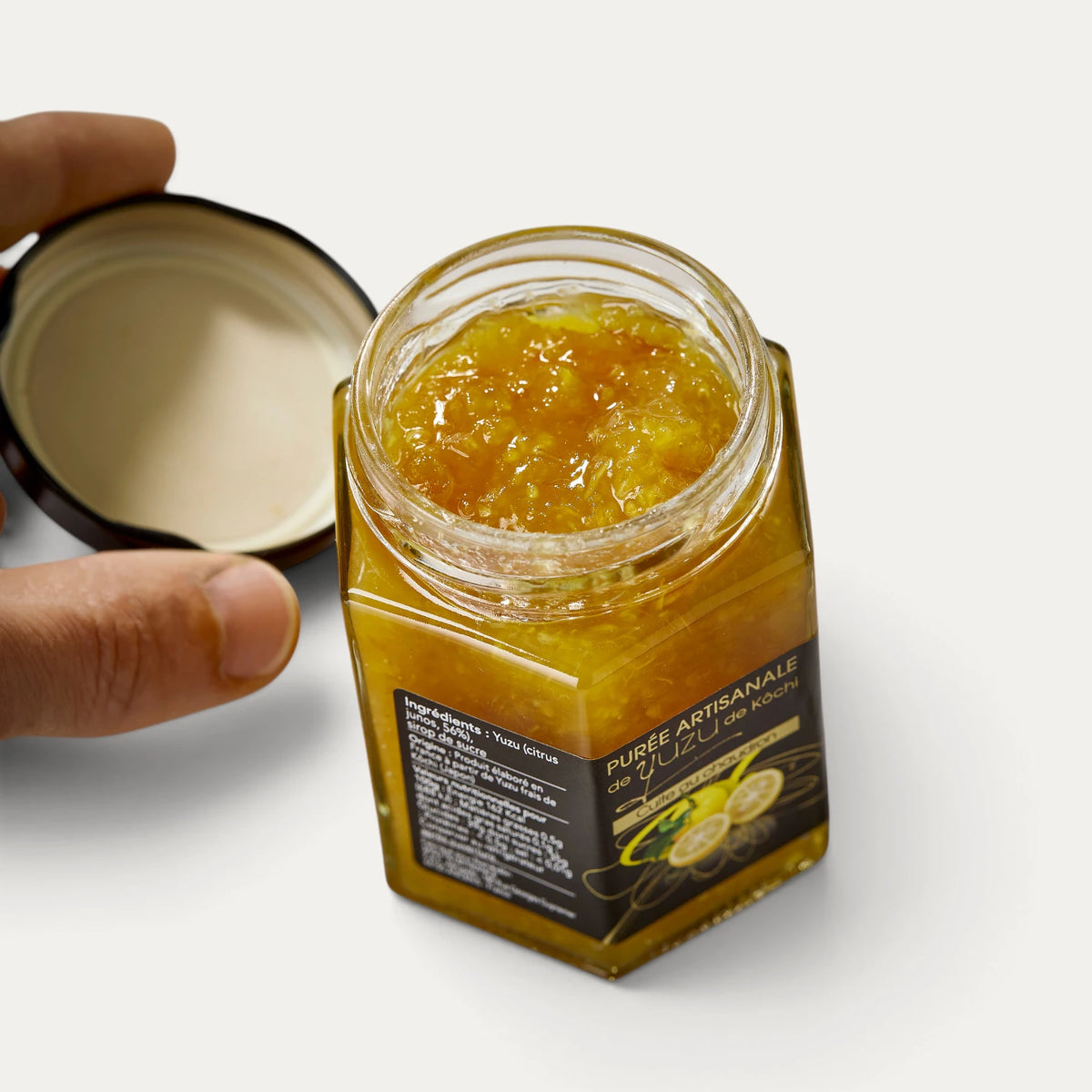 Handwerklich hergestelltes Yuzu-Püree aus Kōchi
