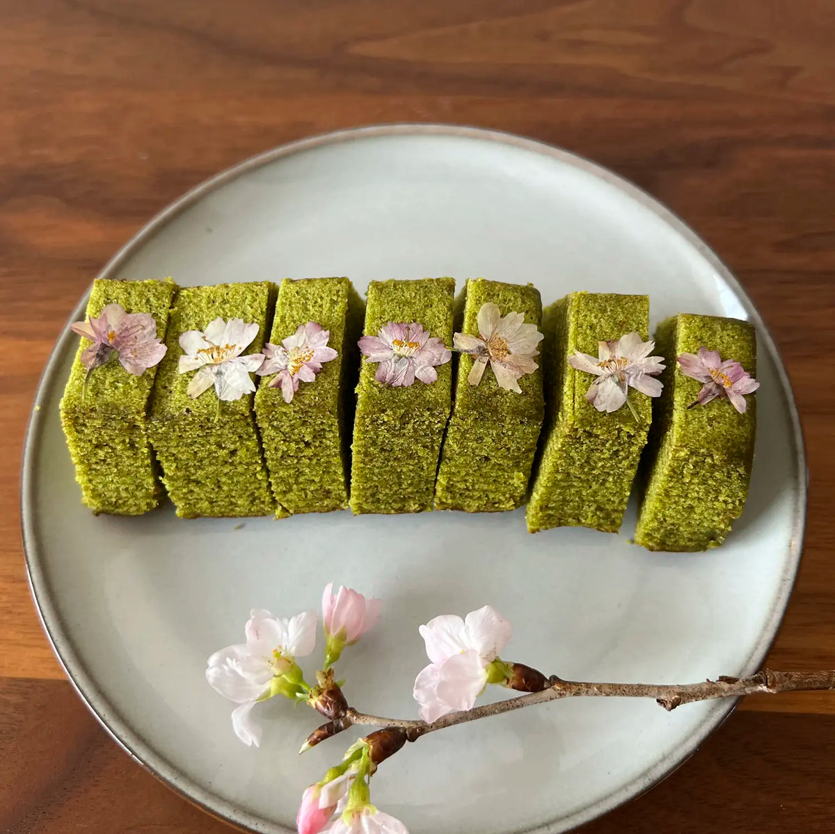 Dried sakura cherry blossoms - 50 pieces