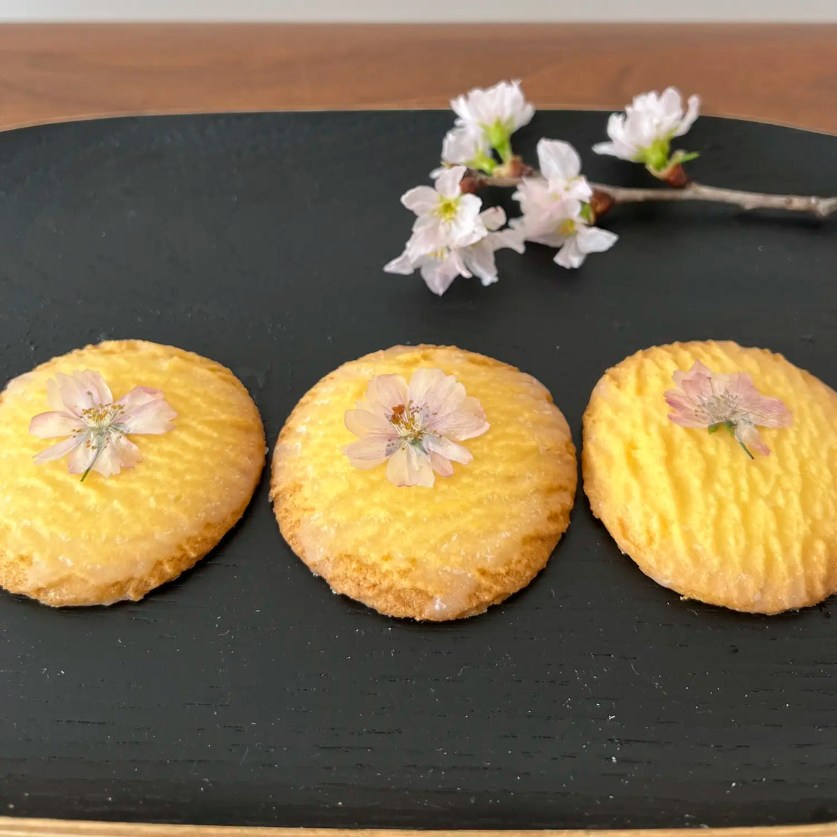 Dried sakura cherry blossoms - 50 pieces